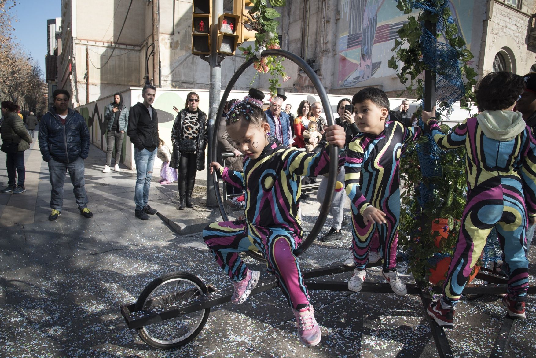 El Carnaval de Manresa recupera la seva màxima esplendor amb una marea d’infants