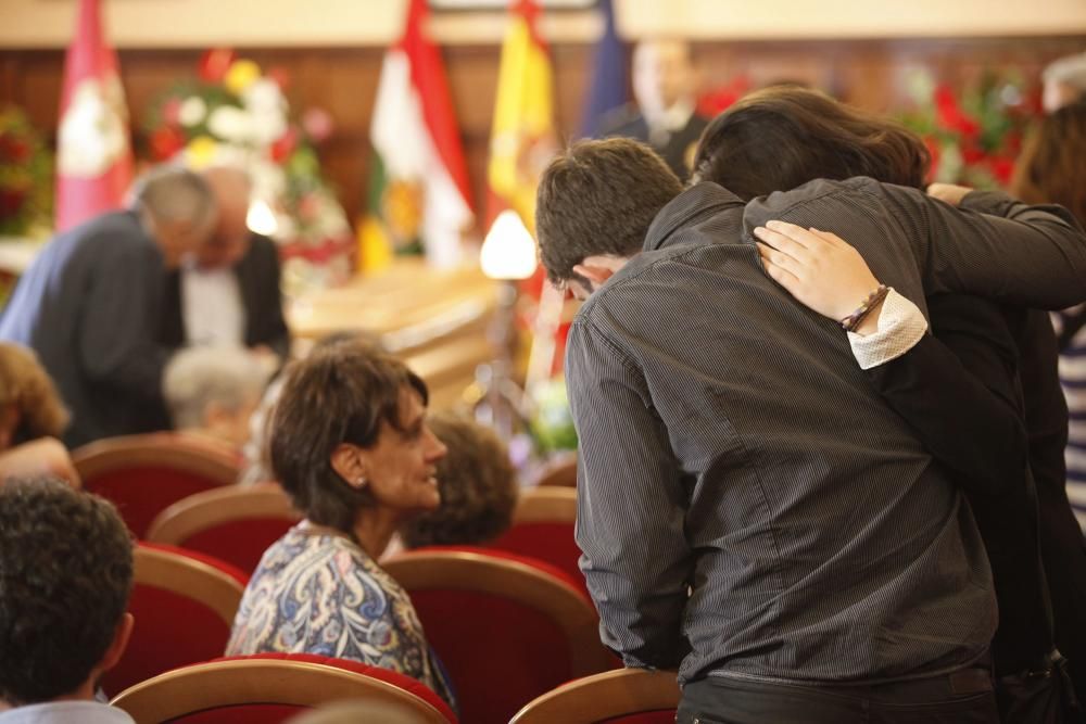 Cientos de personas despiden a Gustavo Bueno en su ciudad natal, Santo Domingo de la Calzada, en La Rioja