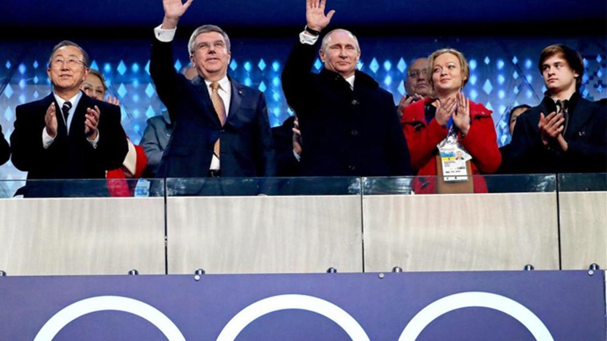 Putin junto al presidente del COI Thomas Bach en Sochi