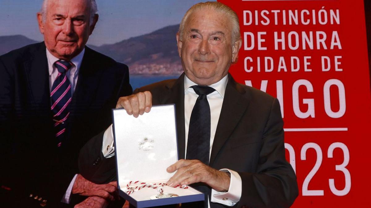 González de Haz y Vizcaíno agradece el 'Cidade de Vigo' tras trabajar con  “lealtad y amor” - Faro de Vigo