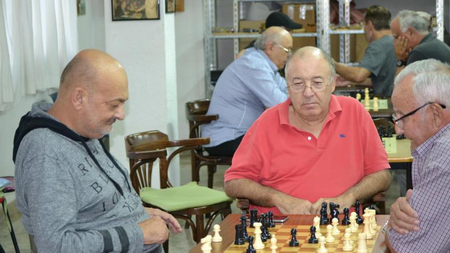 Arranca el campeonato local de ajedrez.