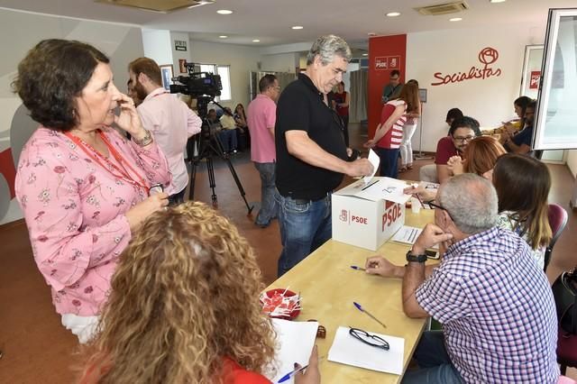 Juan Fernándo López Aguilar vota en las ...