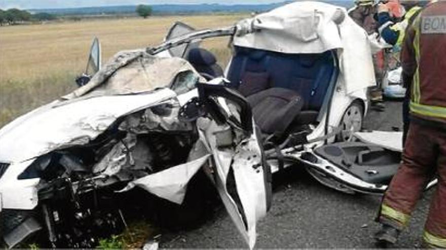 La conductora del turisme implicat en l&#039;accident de Viladamat va quedar atrapada dins del cotxe.