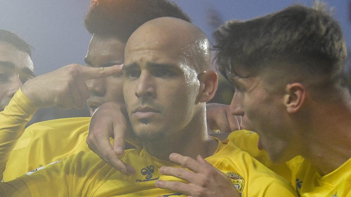 Sandro Ramírez festeja su tanto ante la Ponferradina.