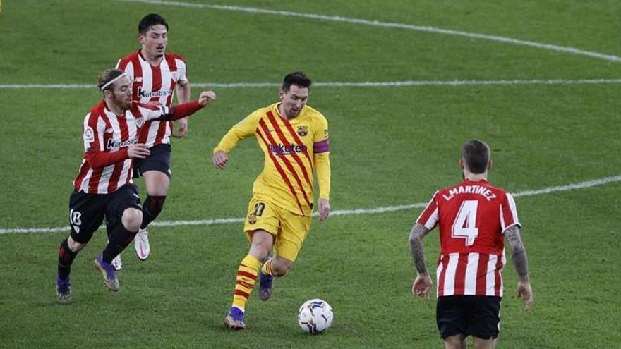Leo Messi, descomunal, amarga el debut de Marcelino (2-3)