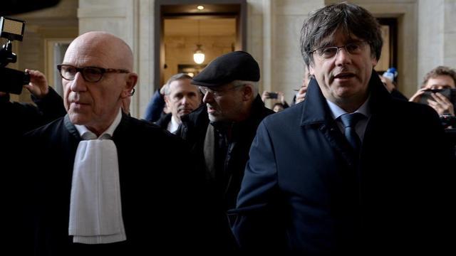 Puigdemont entrando a los juzgados de Bruselas