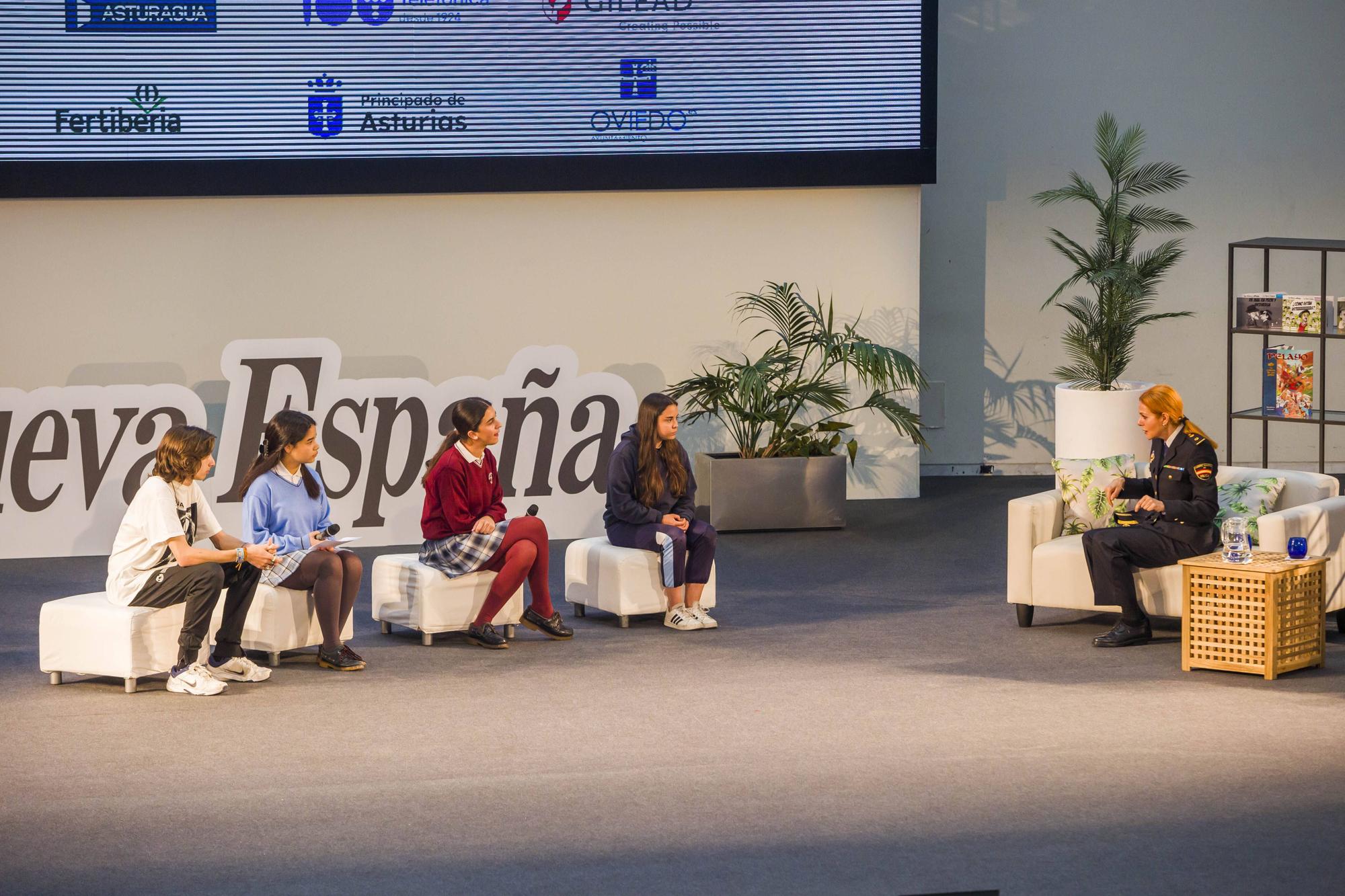 EN IMÁGENES: Así fue la conferencia de la jefa de la Policía Científica de Asturias ante centenares de escolares 

