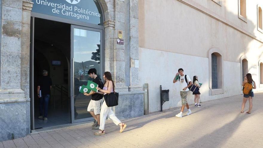 Más de 37.000 universitarios vuelven este lunes a las aulas en la Región