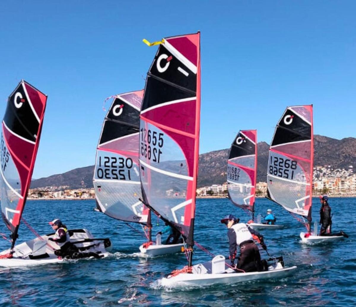 Sortida en windsurf per la Badia de Roses.