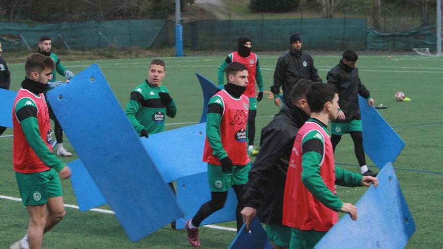 Un entrenamiento de los carballiñeses este invierno. |  // IÑAKI OSORIO