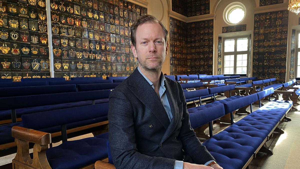 El escritor Niklas Natt och Dag, fotografiado en el Palacio de la Nobleza de Estocolmo.
