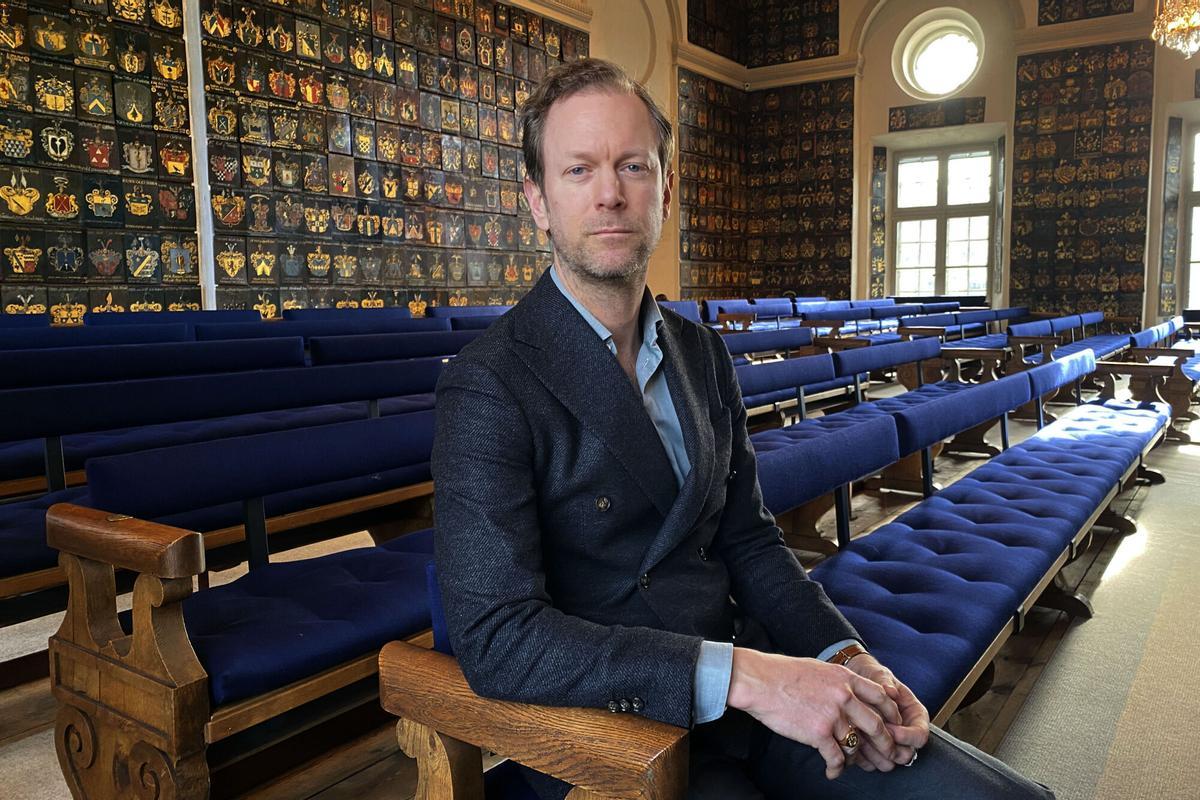 El escritor Niklas Natt och Dag, fotografiado en el Palacio de la Nobleza de Estocolmo