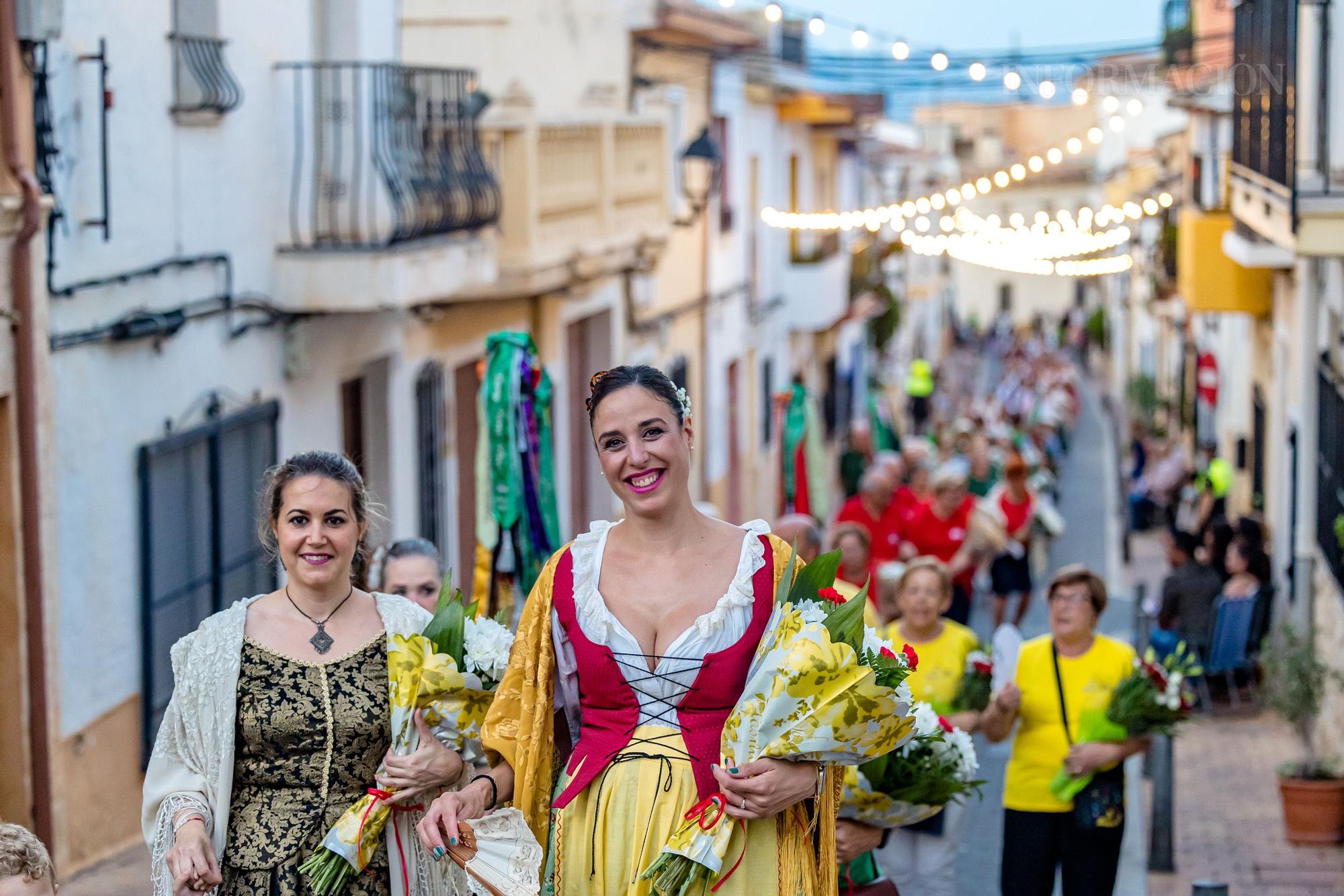 Ofrenda de flores a la Mare de Déu de l'Assumpciò en La Nucía