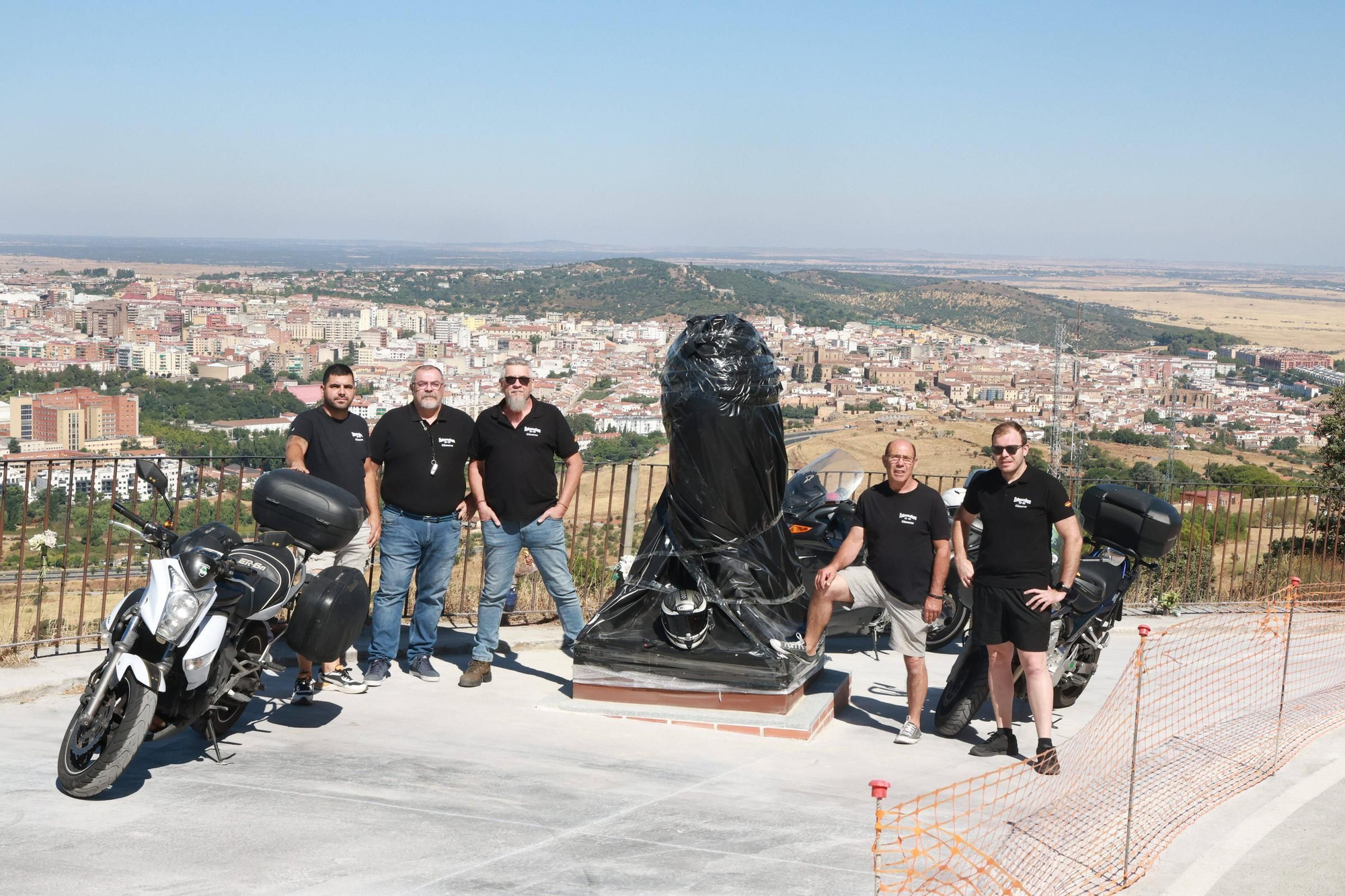 El &#039;Monumento a las víctimas de accidentes de moto&#039; será inaugurado junto al santaurio de la Montaña de Cáceres