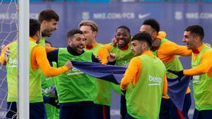 Piqué, Alba, Frenkie de Jong, Dembélé, Aubameyang y Pedri, este sábado en la ciudad deportiva de Sant Joan Despí. 