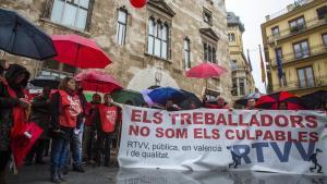 Manifestación de extrabajadores de la radio y televisión valenciana, al cumplirse el tercer aniversario del cierre de Canal 9.