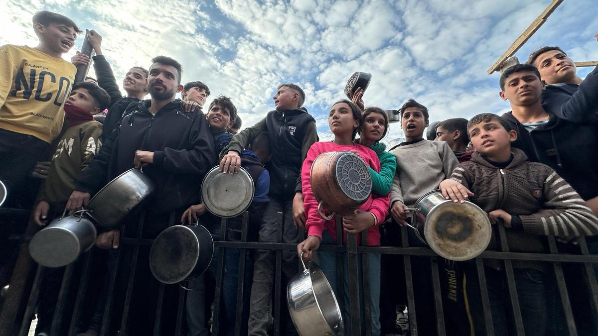 OMS: Medio millón de gazatíes al borde de la hambruna por el bloqueo "deliberado" de ayuda