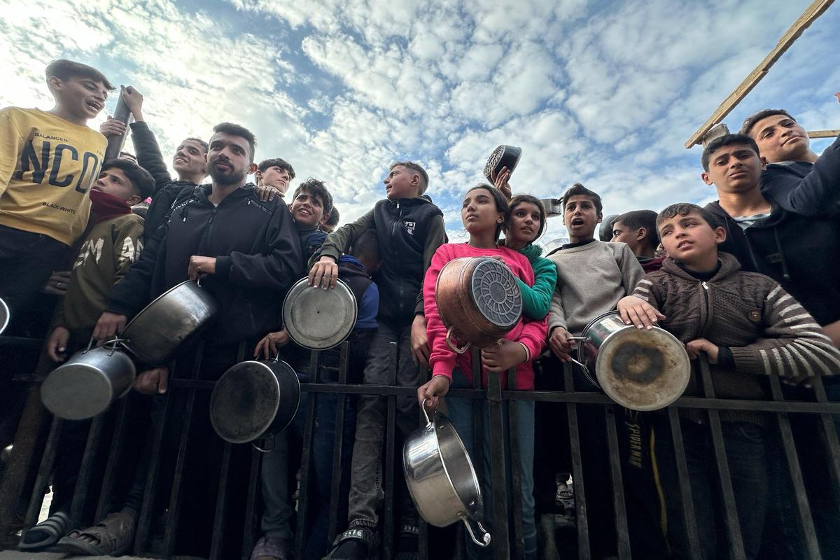 OMS: Medio millón de gazatíes al borde de la hambruna por el bloqueo "deliberado" de ayuda