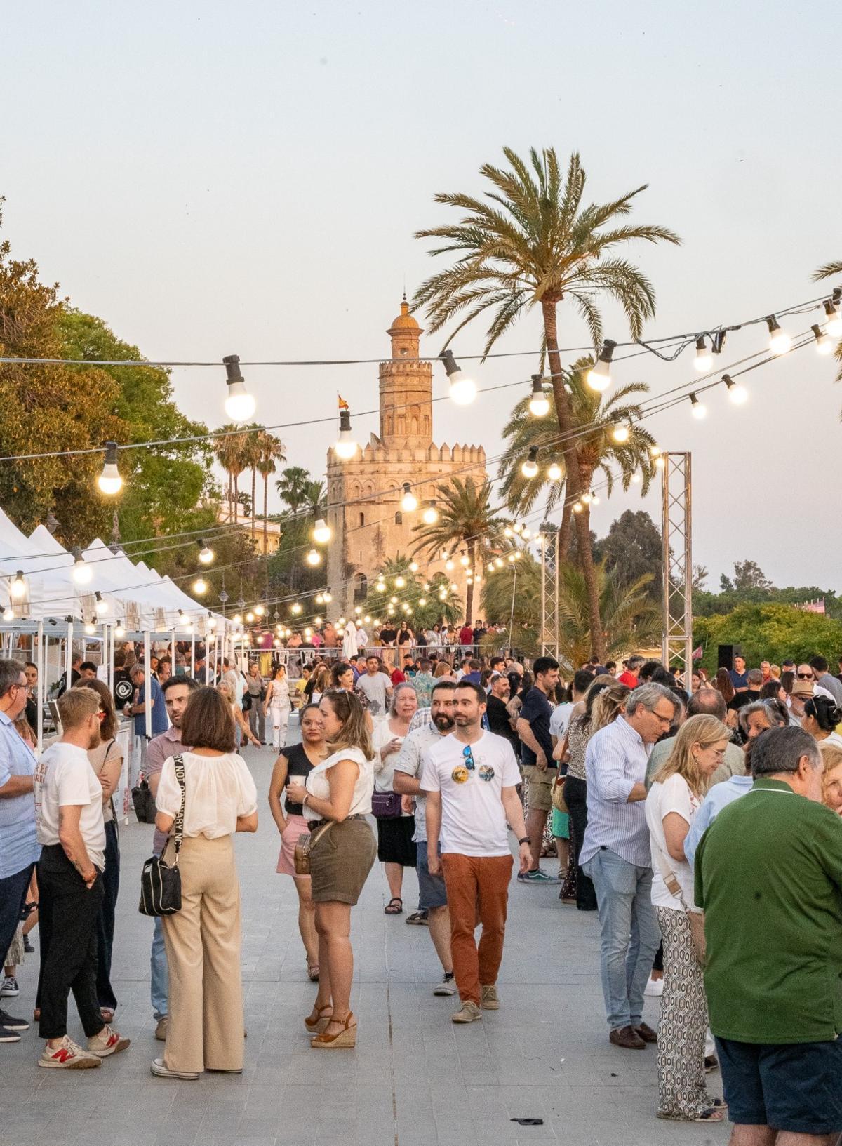 Sevilla se rinde a los caracoles y las papas aliñás con tres días de festival en el Paseo Colón
