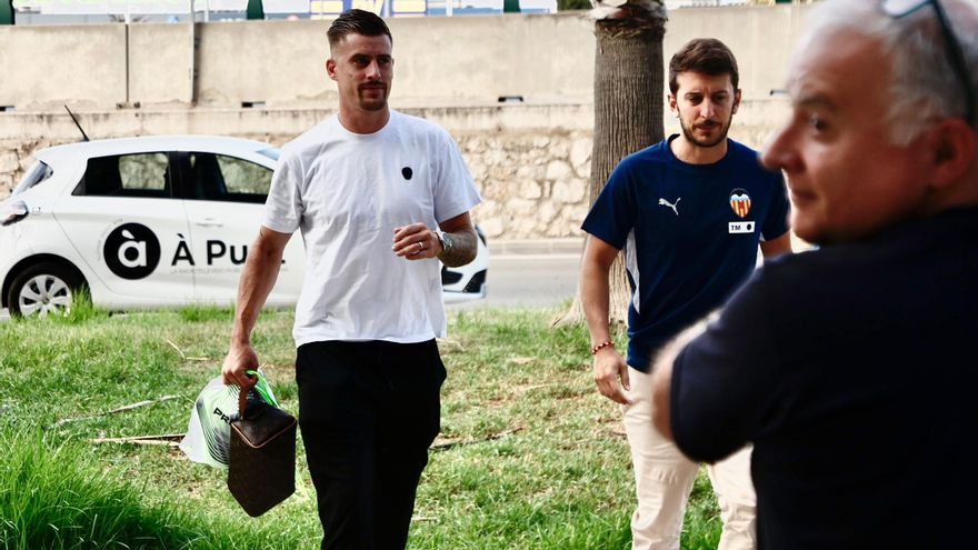 Baptiste Santamaría pasa la revisión médica