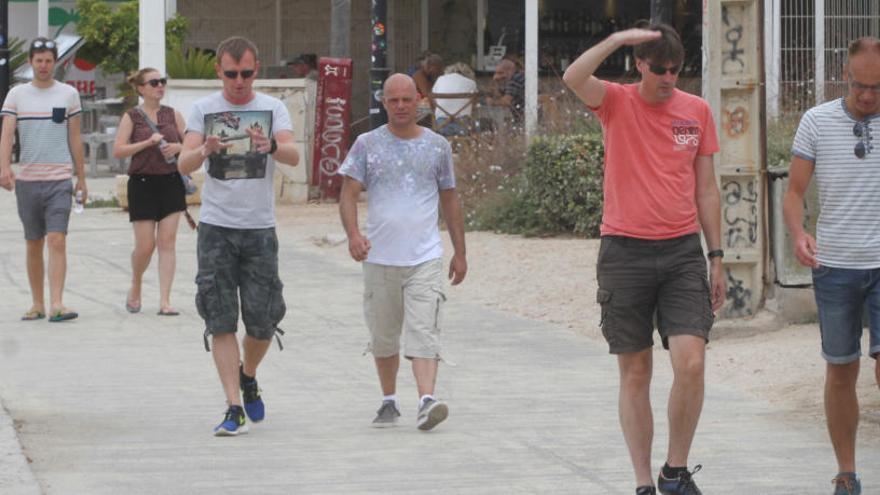 Turistas en Sant Antoni.