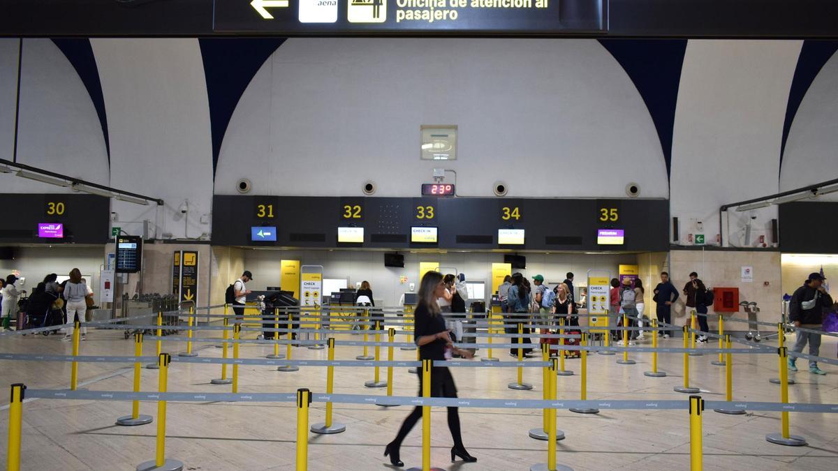 Terminal de salidas del aeropuerto de Sevilla