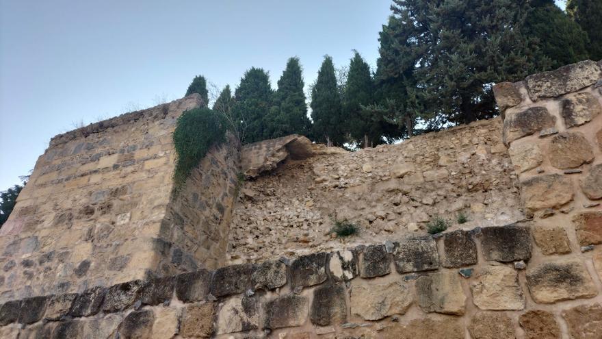 Advierten del &quot;peligro&quot; de otro desprendimiento en la Alcazaba de Antequera sino se refuerzan las murallas
