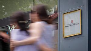 Fachada de la sede de la Dirección General de Atención a la Infancia y la Adolescencia (DGAIA), a 26 de mayo de 2025, en Barcelona, Catalunya (España).