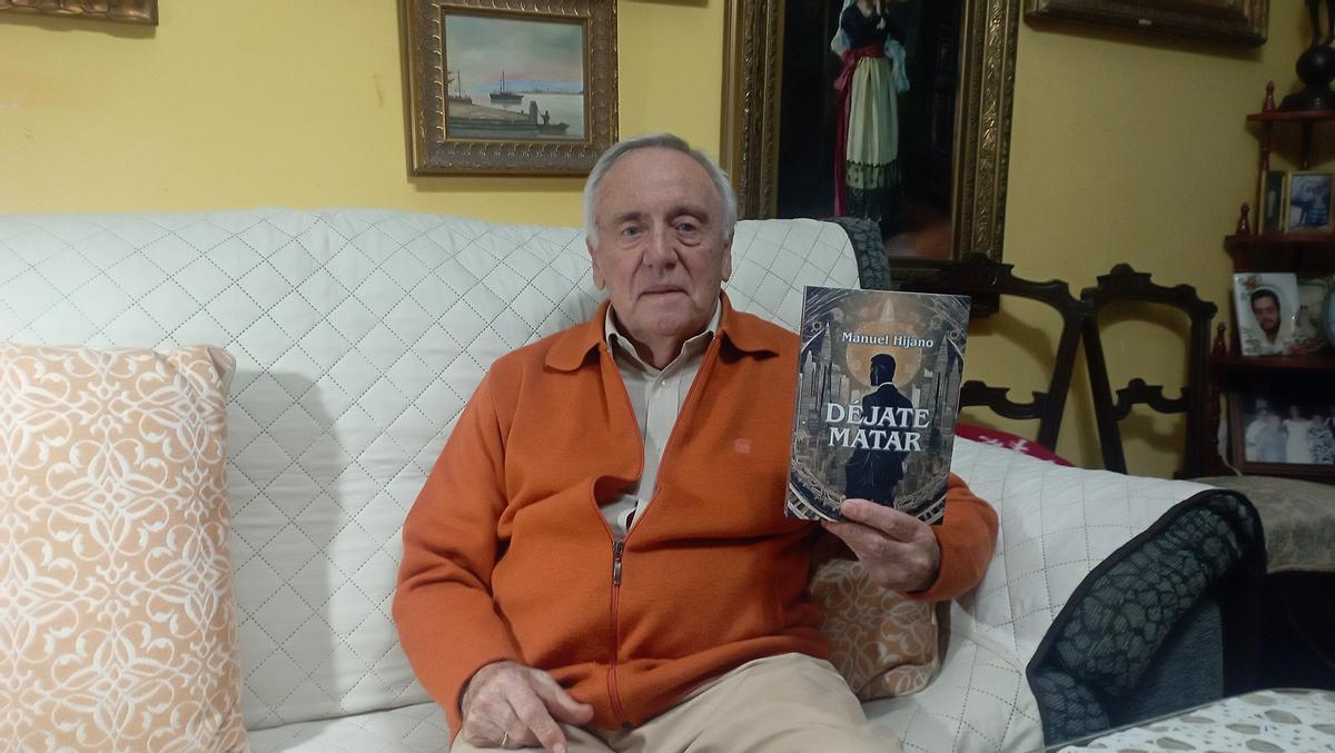 Manuel Hijano, en Málaga con su novela 'Déjate matar'.