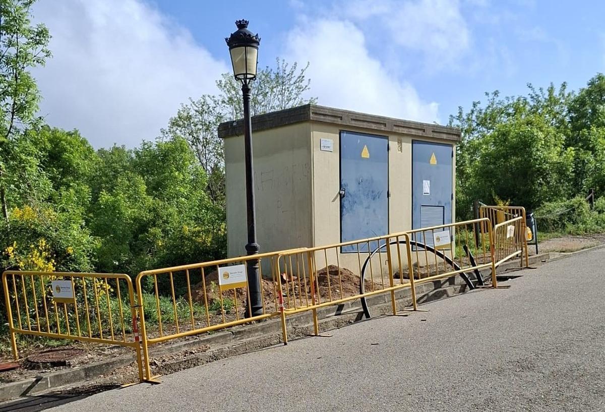 Fotografia del nou centre de transformació instal·lat a la urbanització Can Sastre, a Sant Hilari Sacalm