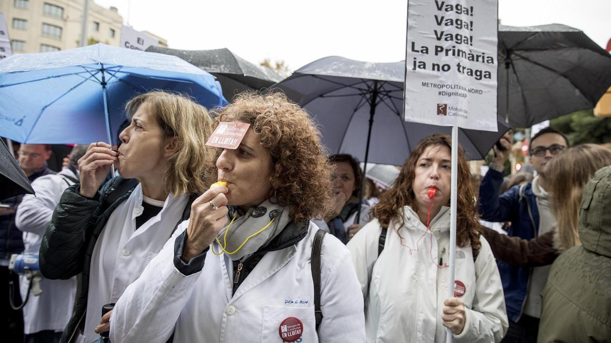 Barcelona 26/11/2018 Manifestación de médicos de primaria ante la sede del Institut Català de la Salut (ICS) en el primer día de huelga de la semana Foto Ferran Nadeu