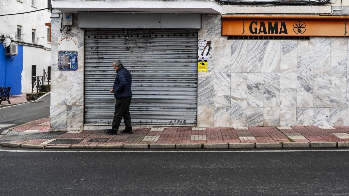 VIDEO | Cierra el supermercado más antiguo de Cáceres, La Maruchi