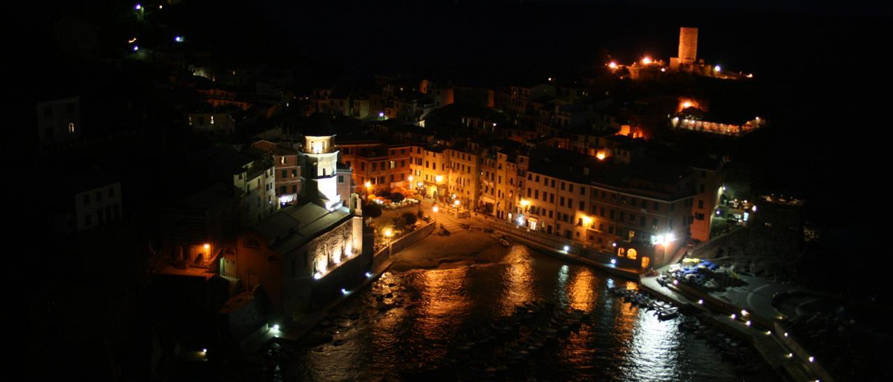 Vernazza, una de las cinco localidades que forma Las Cinque Terre italianas, junto a Manarola,  Monterosso, Corniglia, y Riomaggiore