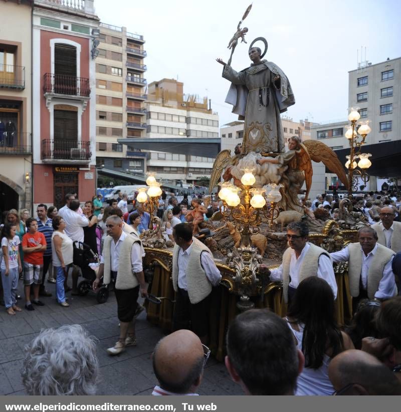 Vila-real se vuelca en la procesión de la Mare de Déu de Gràcia