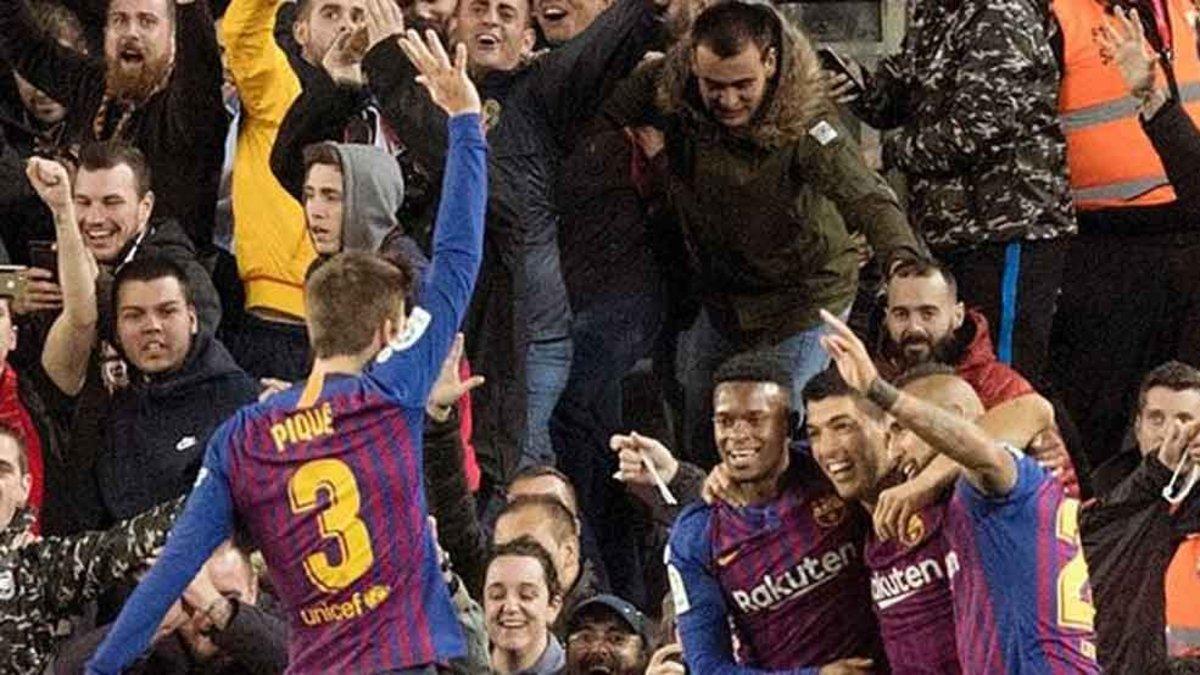 Gerard Piqué mostró otra 'manita' en el Camp Nou