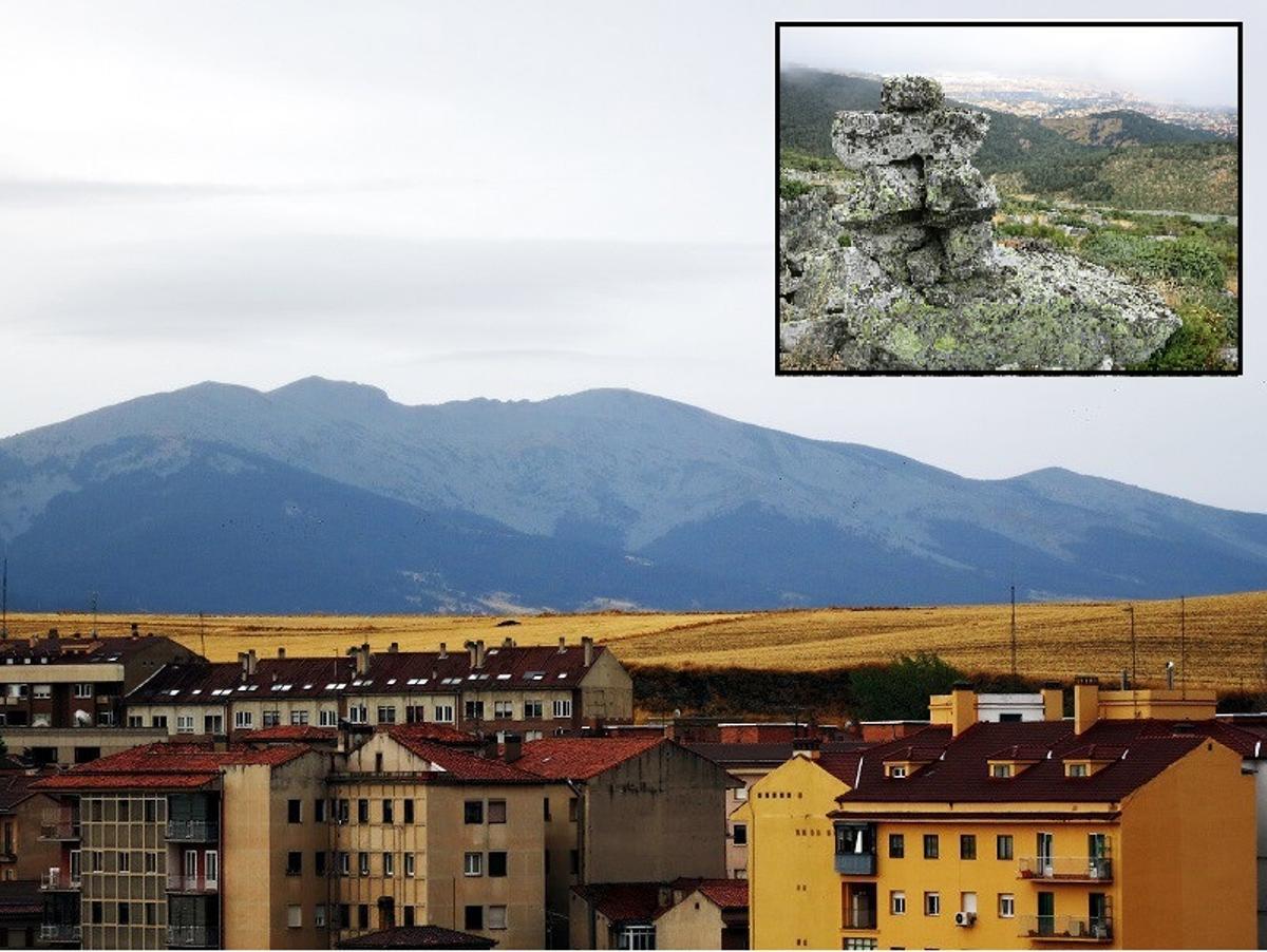 Vista de la sierra de &quot;La Mujer Muerta. En el recuadro, monolito improvisado en la cima en memoria de la catástrofe aérea. / Cedida