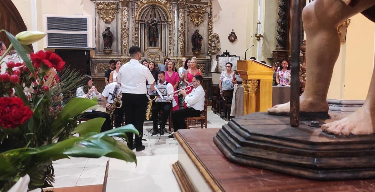 Amantes de la Jota participó en la misa baturra celebrada en la iglesia de Muel.  | MIGUEL BERTOJO