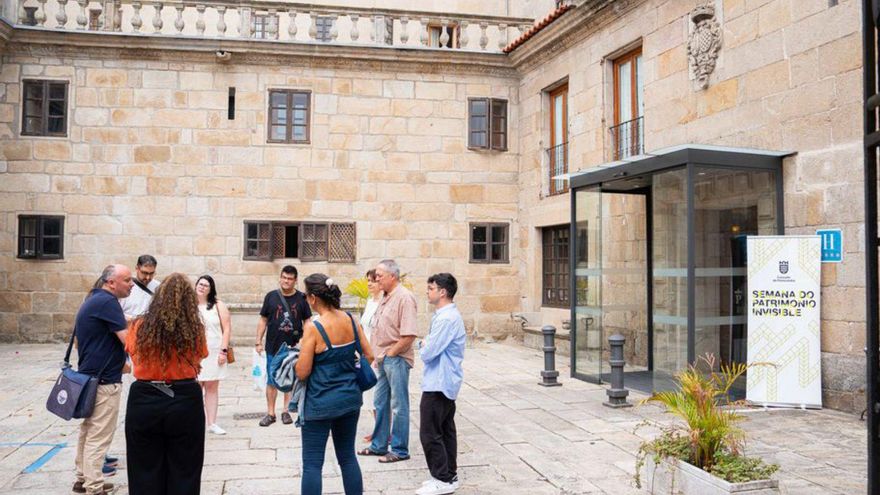 Participantes en el recorrido por el Parador.