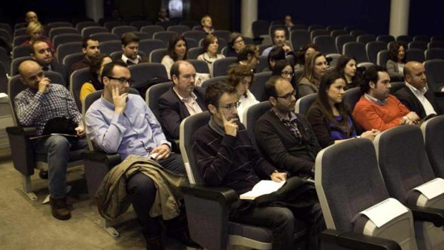 En la fila más adelantada, por la izquierda, Nacho Silván, Carlos Manuel Sánchez, Cristina Romero, Alejandro González y Manfredo Álvarez.| marcos león