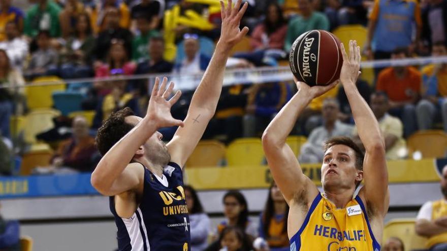 El Herbalife Gran Canaria corta la racha del UCAM