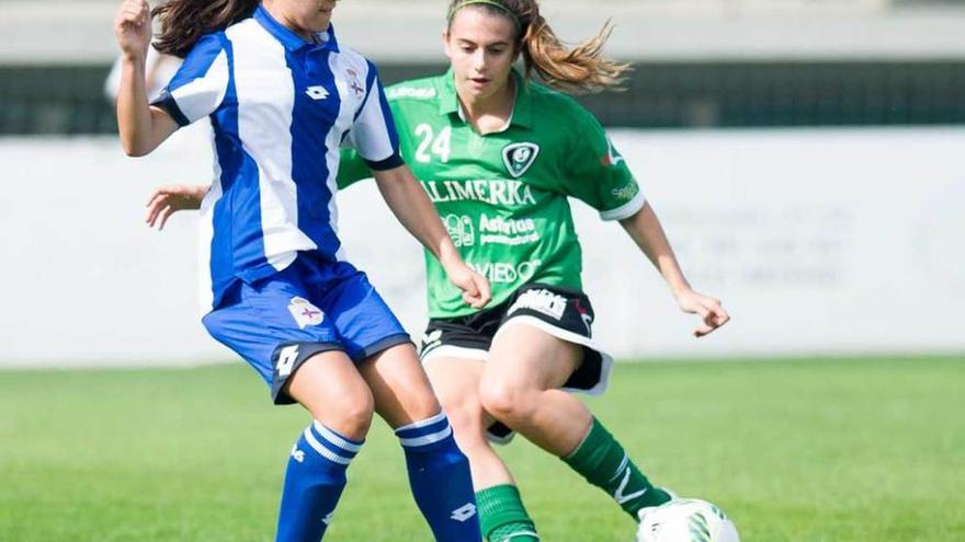 Una acción del partido entre el Oviedo Moderno y el Deportivo.