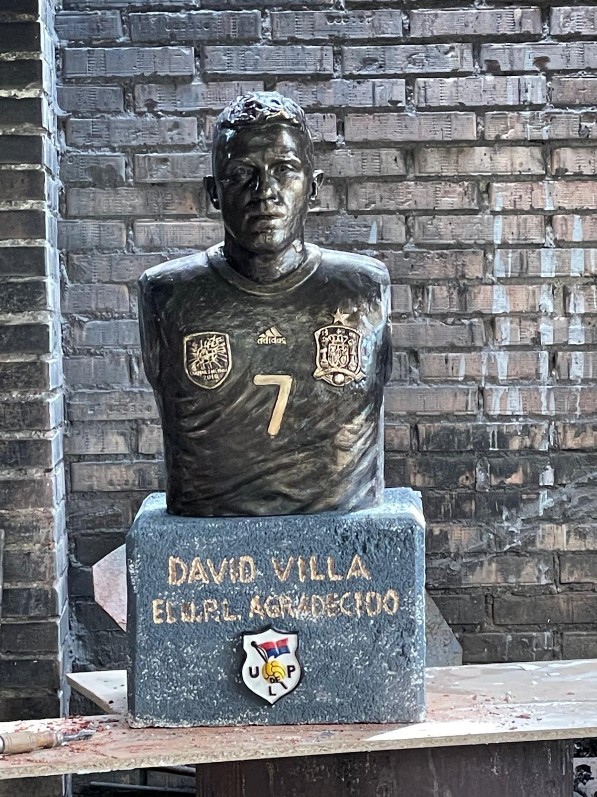 El busto dedicado a Villa.