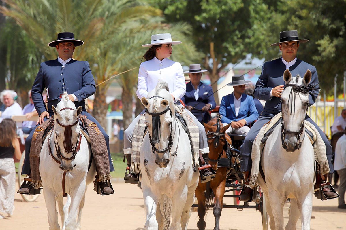 Un jueves brillante y soleado dispara la fiesta en El Arenal