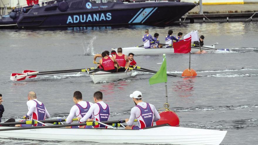 Una ciaboga en la final masculina disputada en Marín. // Pedro Seoane