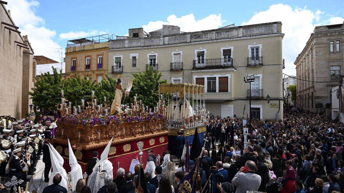 Encuentro de Cristo Resucitado con la Virgen de la Aurora en el atrio de la iglesia de San Agustín de Badajoz