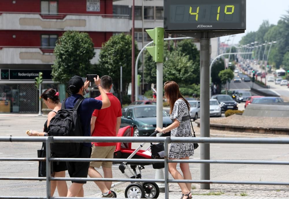 El termómetro de Plaza América, todo el día al sol, llegó a marcar los 42º.