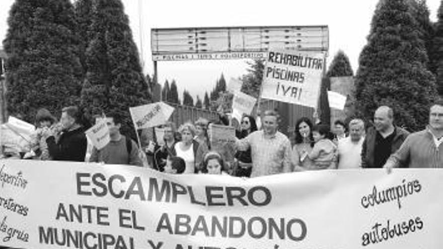 Marcha por el polideportivo de Las Regueras