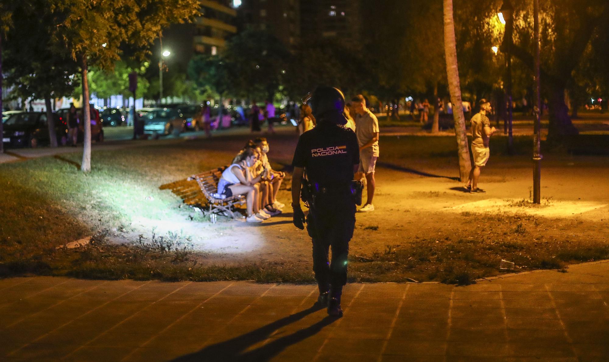 Controles antibotellón en València y cierre del ocio a las 00.00 horas