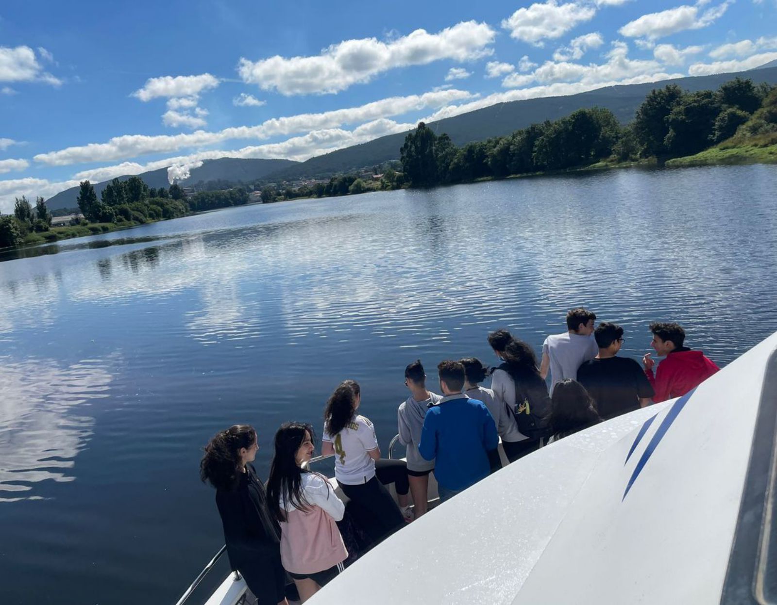 Los jóvenes catoirenses disfrutaron ayer de la belleza de su río.   | //  FDV