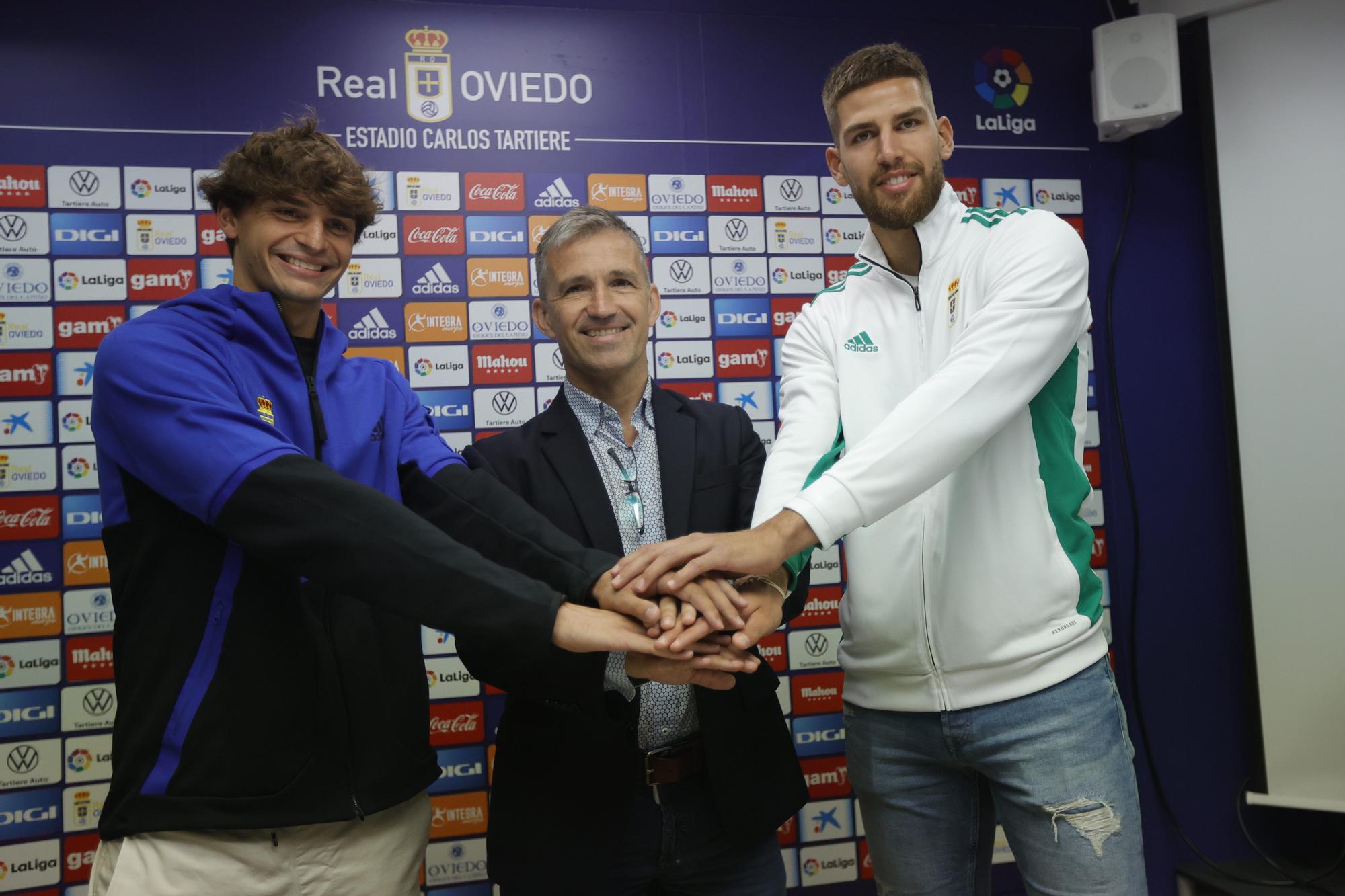 Las imágenes de la presentación de Luengo y Braat en el Oviedo y el entrenamiento azul